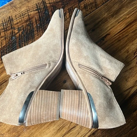 Lucky Brand Women’s 9.5 Tan Suede Landrue Pointed Ankle Booties Block Heel - Picture 5 of 10